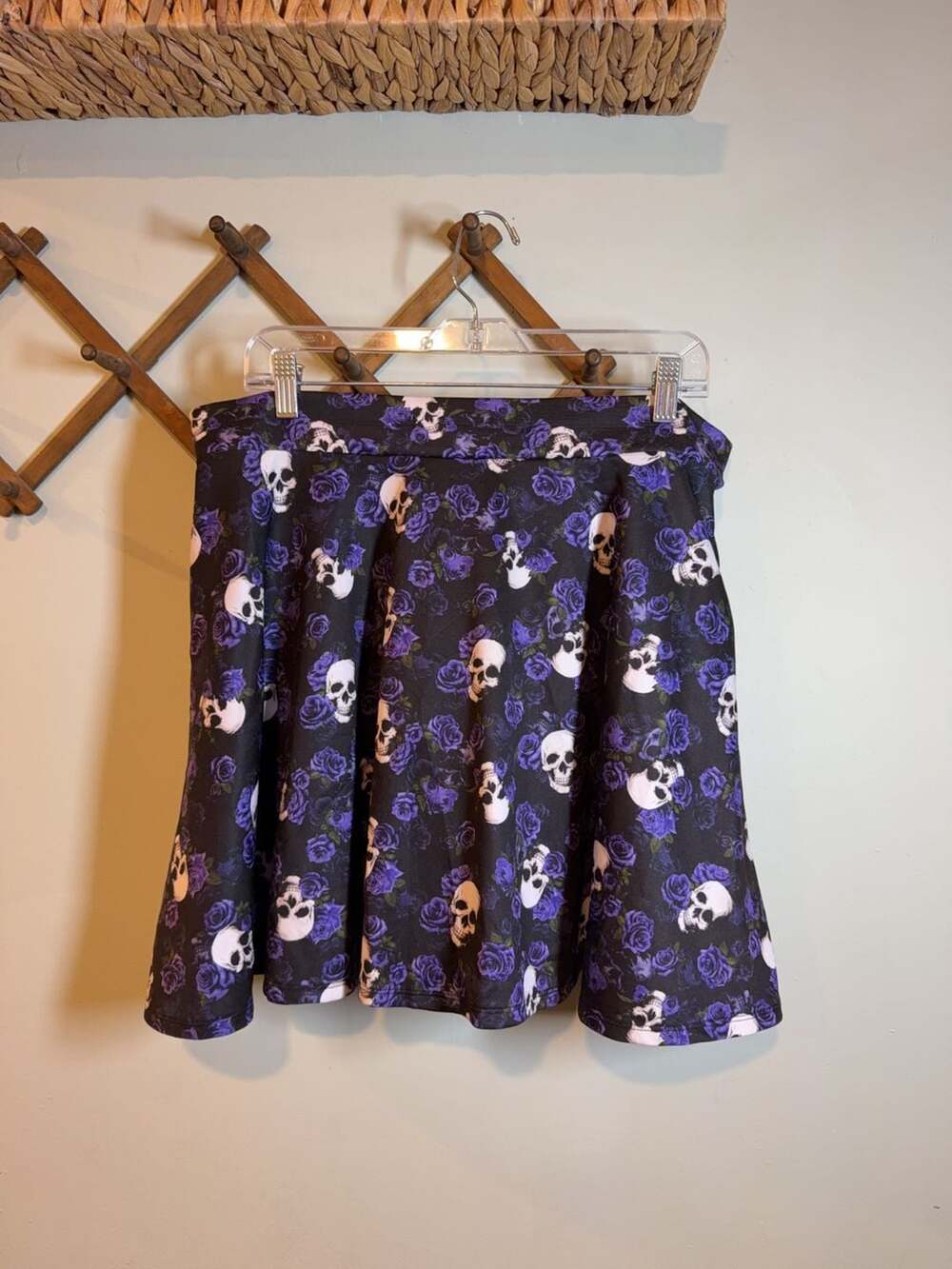 Hot Topic - Picture 2 of 3